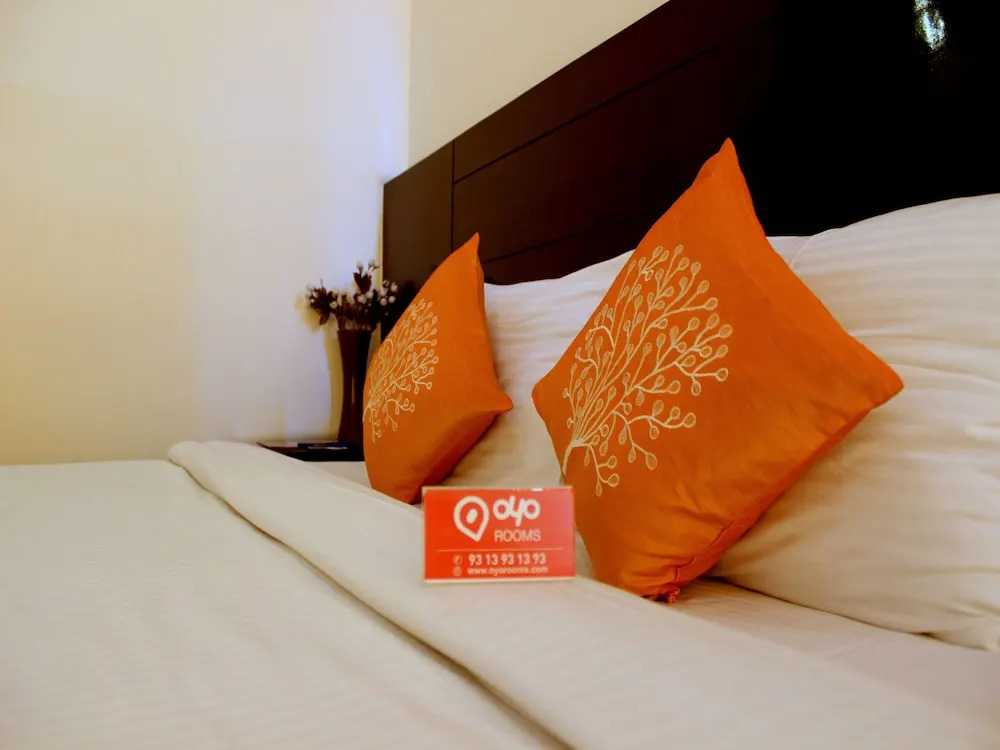 OYO Premium Sikandarpur Metro 2
