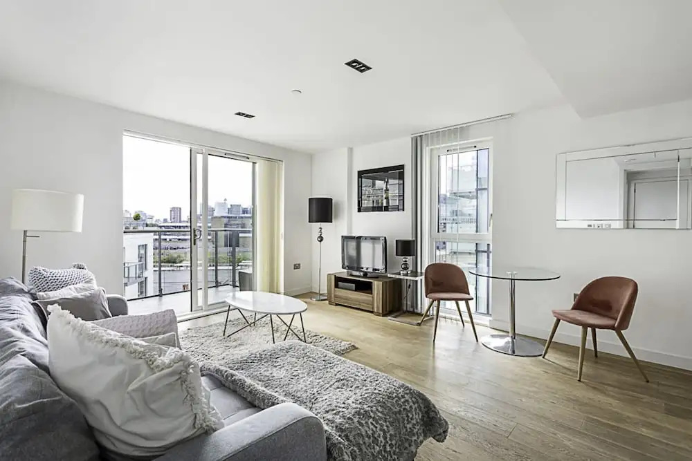 Central London Haven: Steps From Shoreditch Station