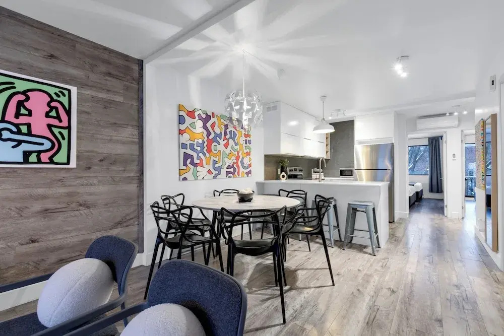 LiV MTL Urban Spacious Group Suites Near Downtown Montreal
