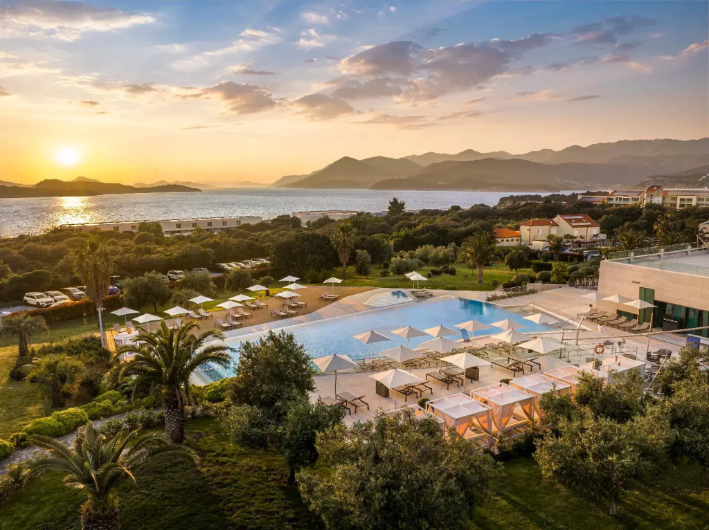 Отель Valamar Lacroma Hotel