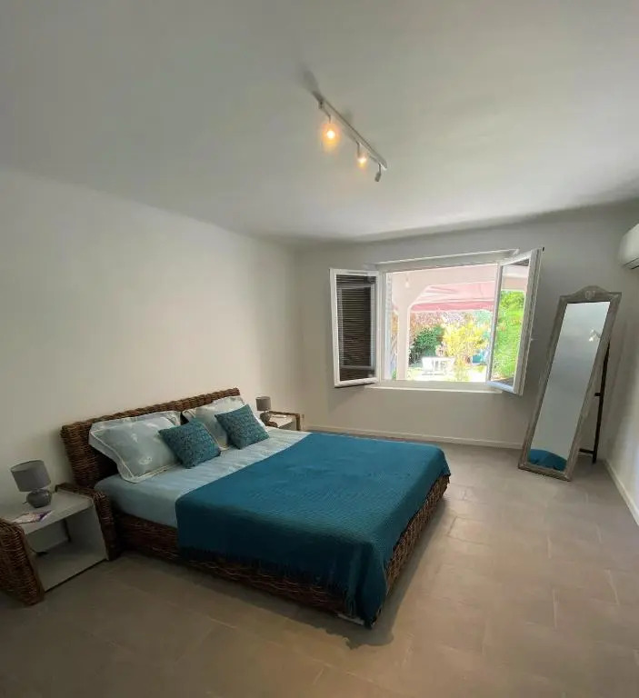 appartement rez de villa proche port et plages de Sanary