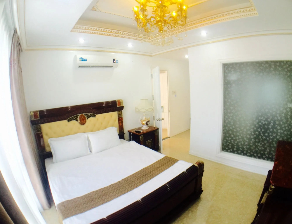 Happyland Hotel