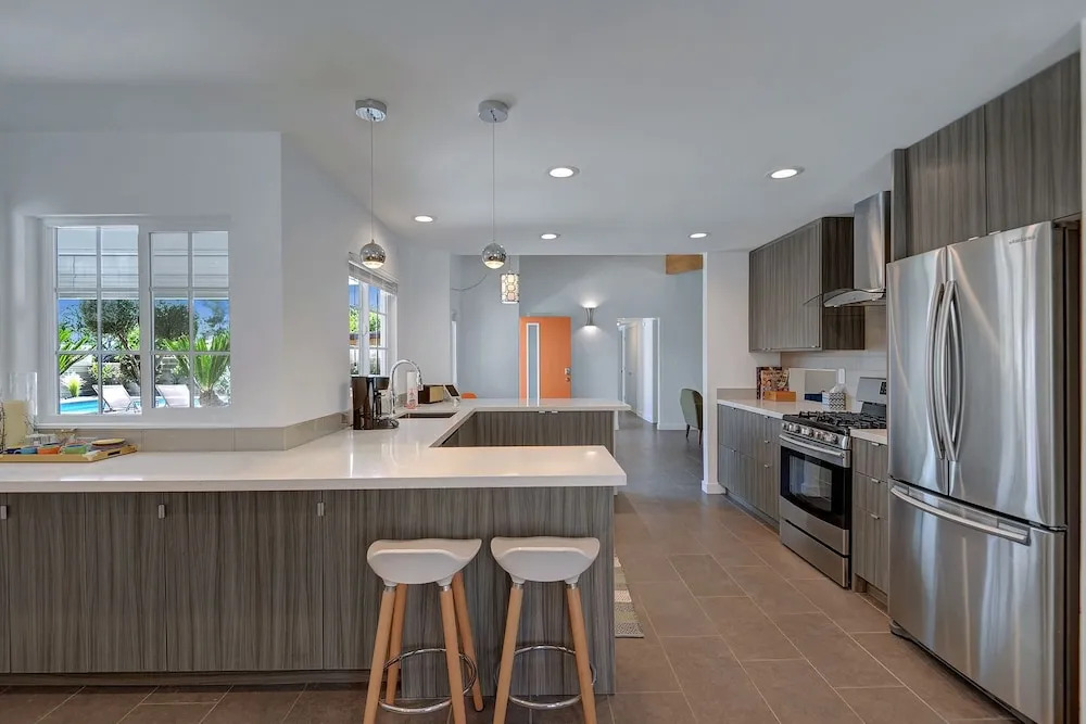 4br/3ba W/front Yard Pool In Southeast Palm Springs 4 Bedroom Home