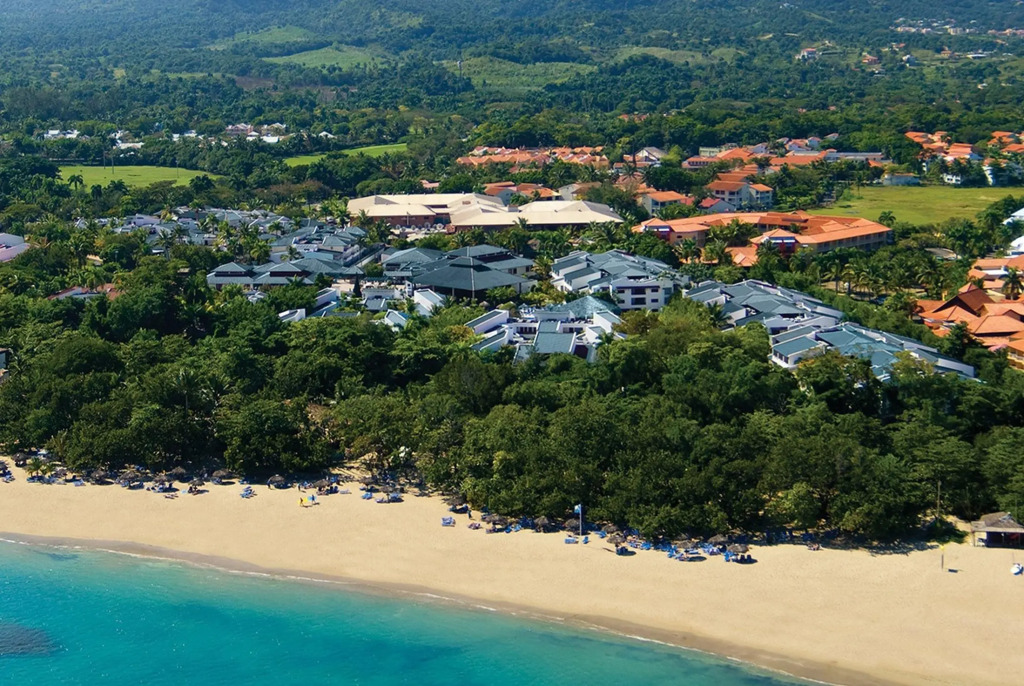 Occidental Flamenco Beach