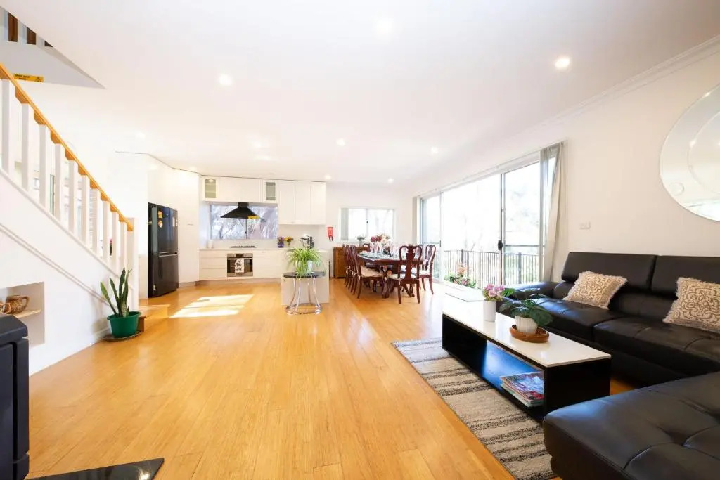 Spacious 5BR House Fireplace Garden Retreat