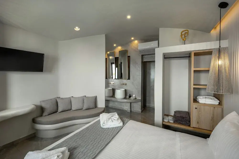 Kudos Suites Firostefani