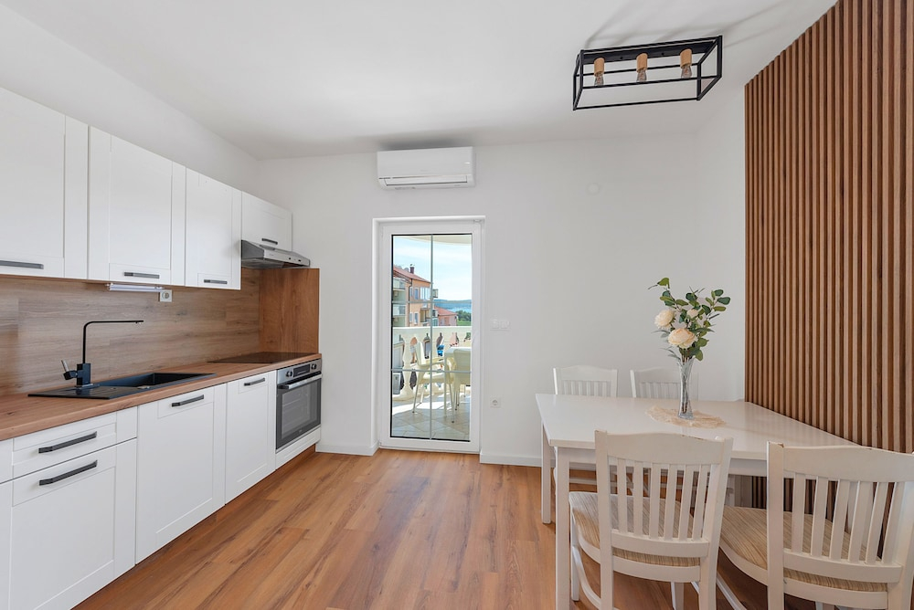 Superior Apartment Tania 4