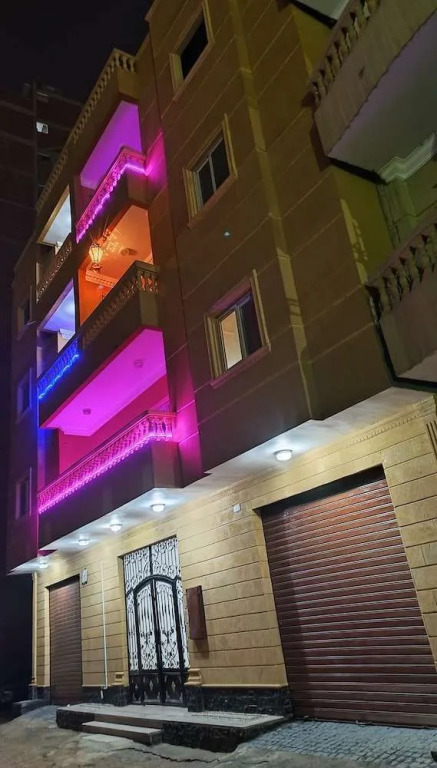 Discover pyramids inn