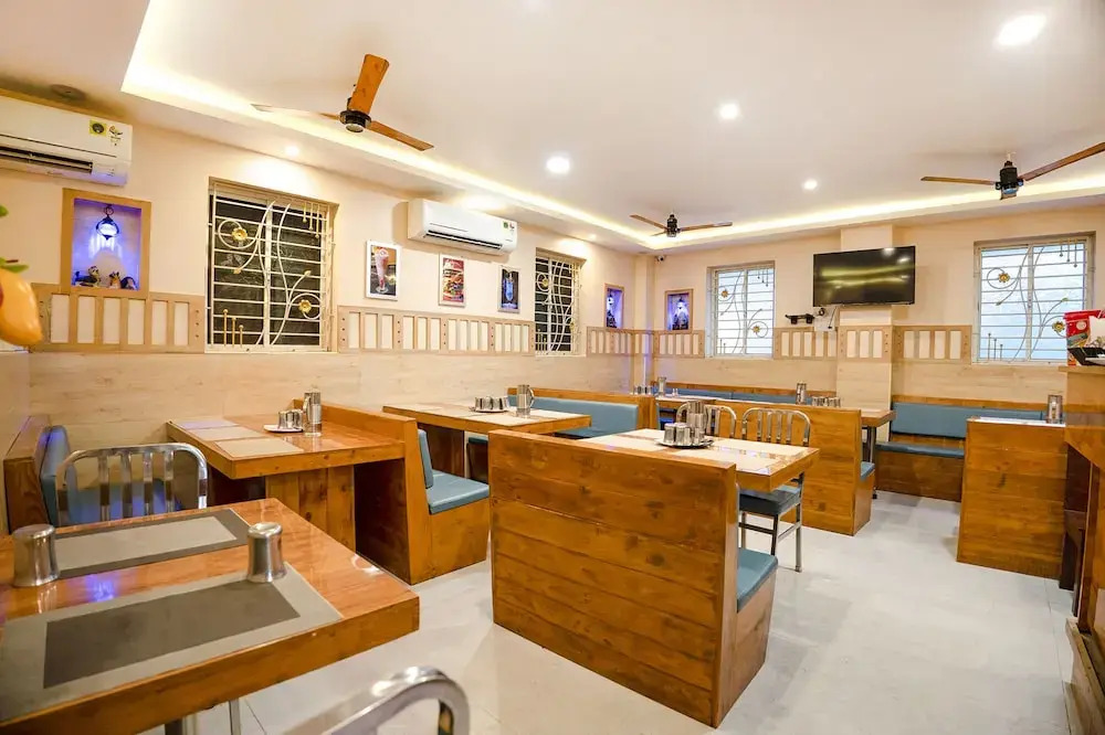 Fabhotel Wooden Park