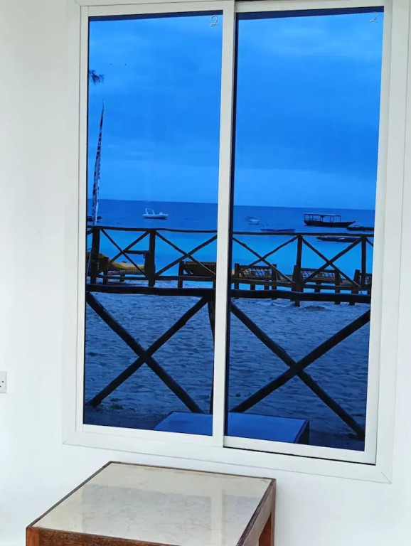 Zanzi beach hotel