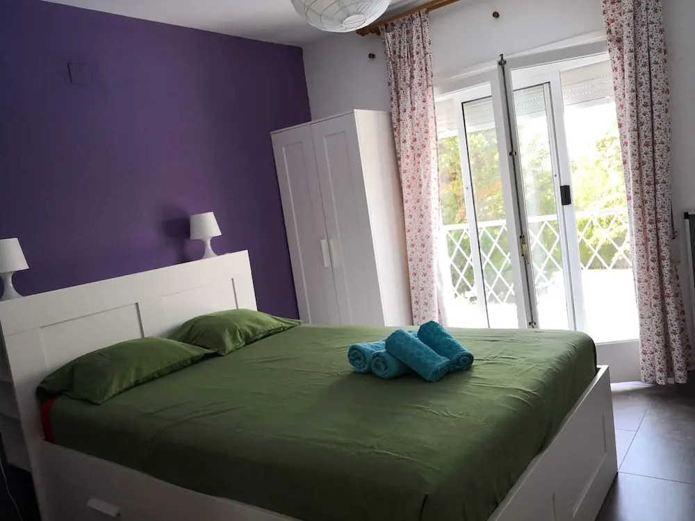 Villa con gran piscina en zona residencial