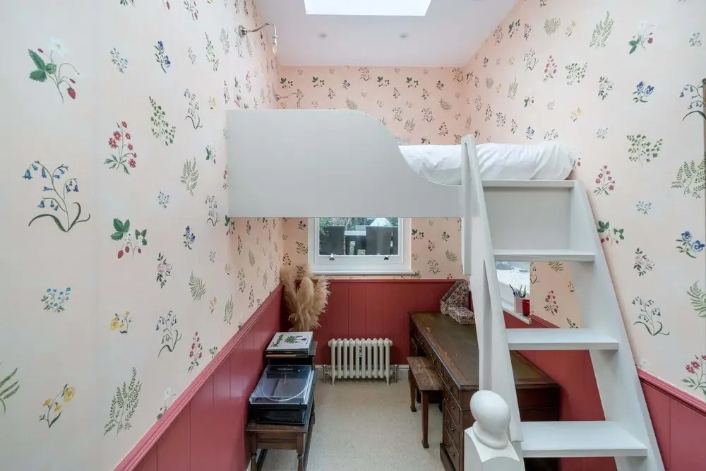 JOIVY Stylish 2-Bed House W/ Private Garden In Hackney
