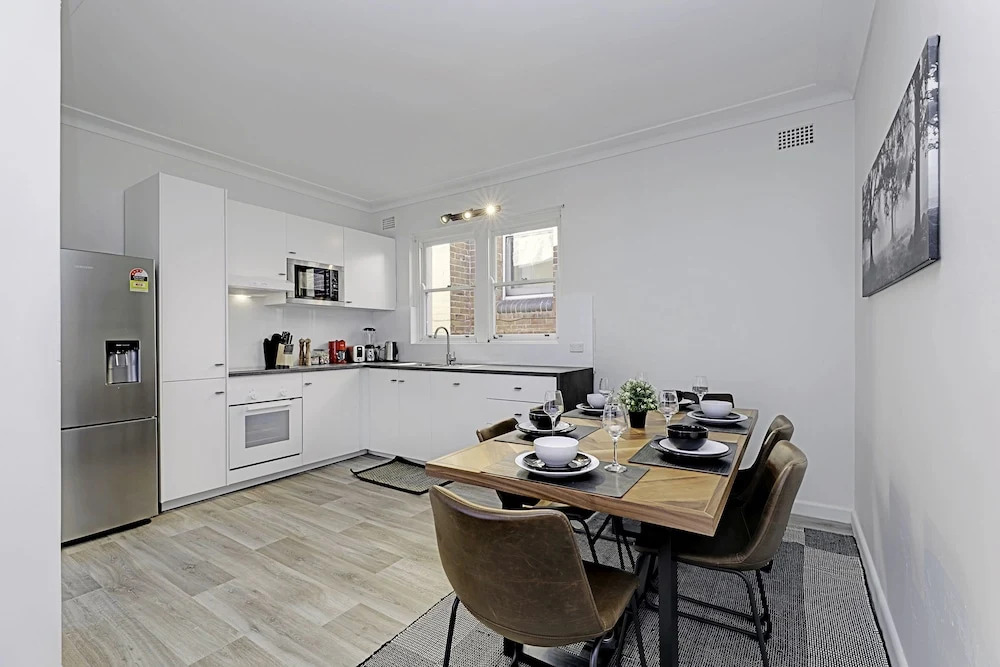 4 BR Apartment Short Walk to Bondi Beach