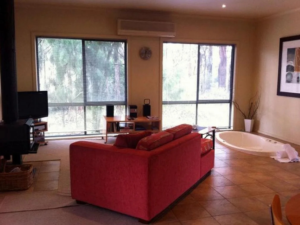 Idyllic Retreat For 4 People in Beautiful Otway Ranges, Recharge & Refresh in Hot Tub