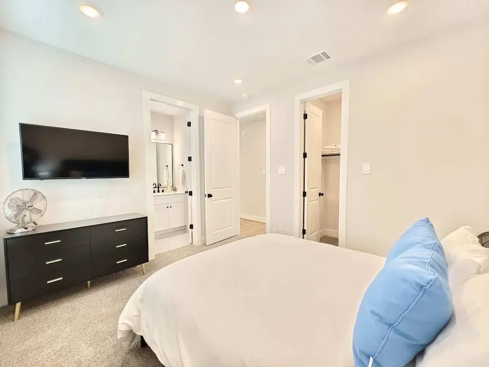Northside Retreat Chic 3 Bdr, Pet Friendly!