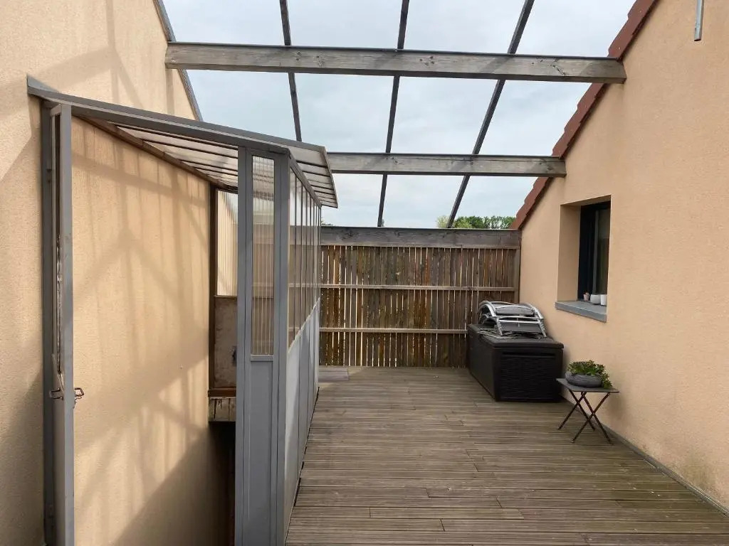 Loft avec terrasse sans vis a vis à 3km du circuit avec garage au calme