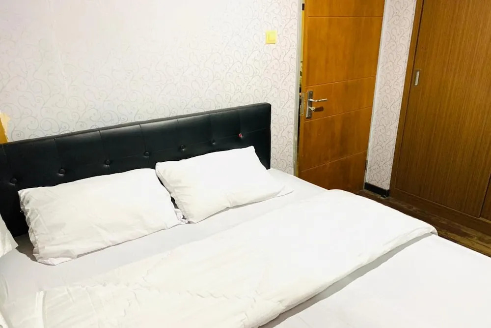 OYO 93585 Apartemen Cibubur Village By Raja Property
