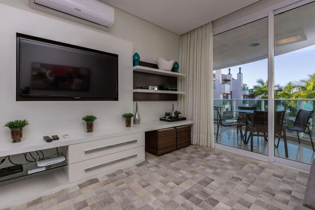 Boulevard Bombinhas 215-C - Sofisticado Apto 3 dorms 6 pessoas Condomínio de Luxo com Piscina Climatizada