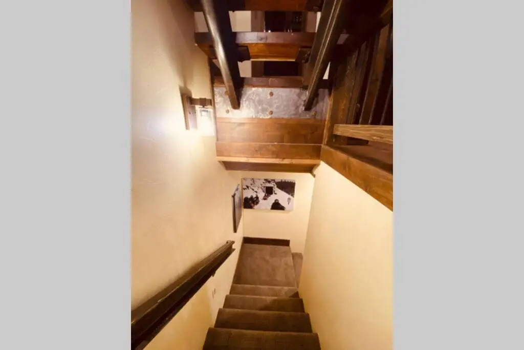 Yellowstone Crossing Lodge