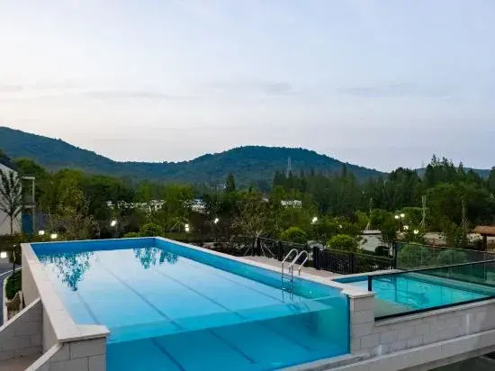 Nanjing Yinglu Wenquan Vacation Apartment