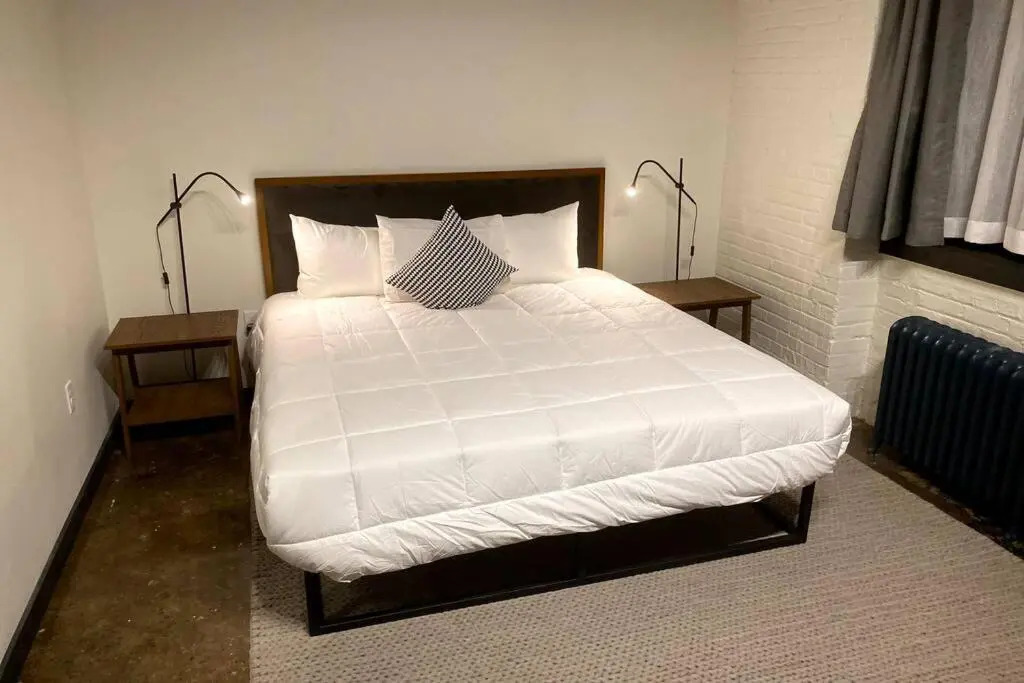 3E-Spacious close to PITT/CMU/Carlow, Sleeps 4