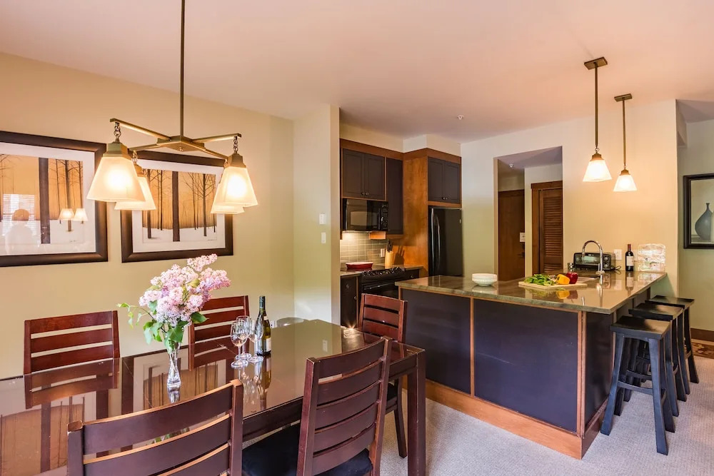 Cozy Lodge in the Mont Tremblant Ski Village