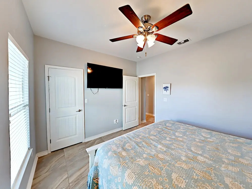 Walk To Beach 4br/3ba  - Port Aransas 4 Bedroom Townhouse