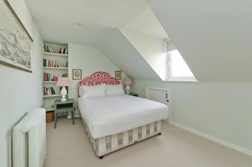 Delightful Apartment in Brackenbury Village Near Hammersmith by Underthedoormat