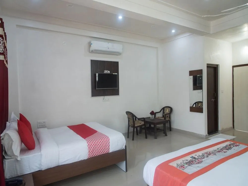 OYO 12131 Vallabh Villas