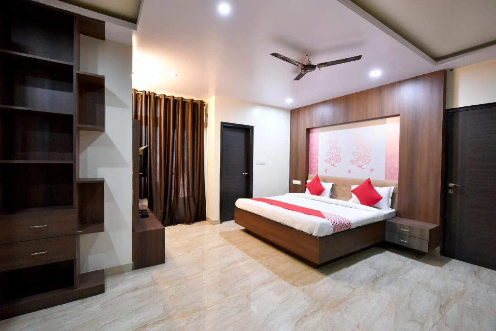 Collection O 12421 Hotel GT View