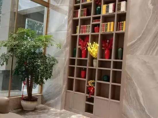 Daems Grand Hotel(Yuanjiang Rainbow island)