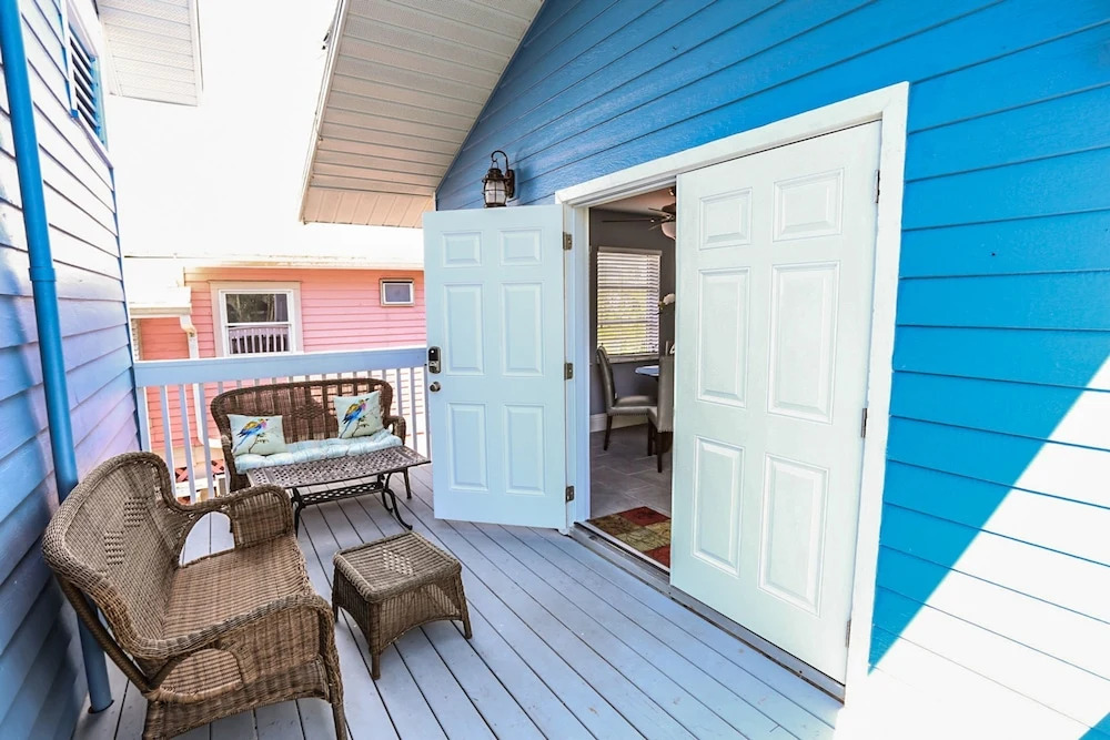 2704-2706 Estero Amazing Beach House