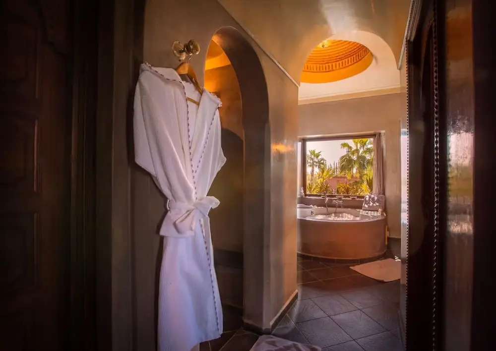 Villa Layyine avec personnel, piscine, spa et sports