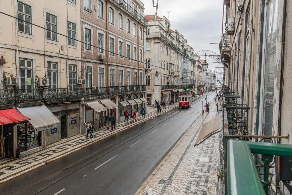 Upscale & Modern 2BDR Apartment