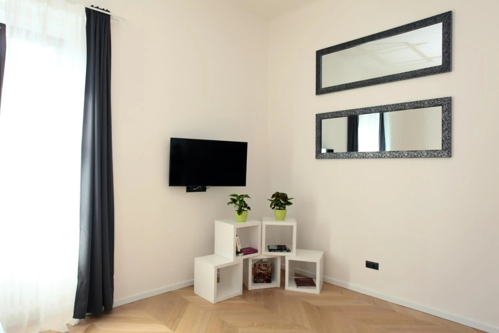 The Apartment House - Mezibranska