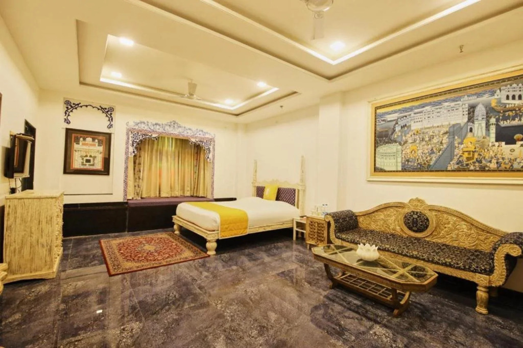 Bloom Boutique l Lake Pichola