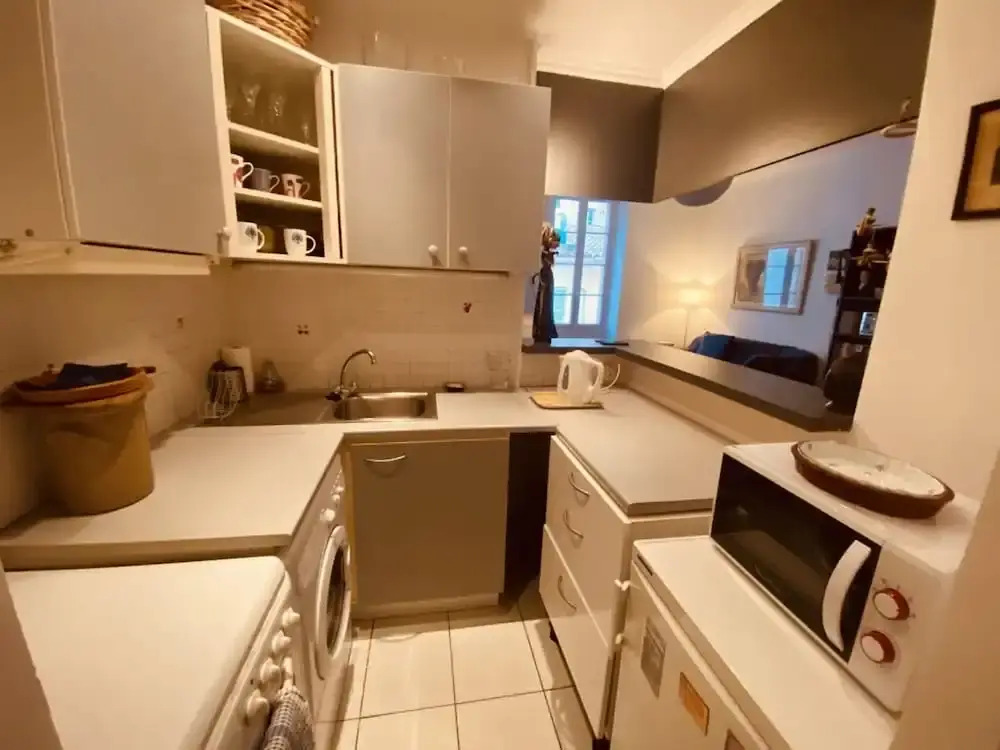 2 Bedroom Apartment in the Heart of Cannes air Conditioning Easy Walk to the Palais des Festivals - 2015