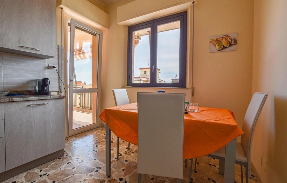 Stunning Apartment in Giarre With Wifi and 2 Bedrooms
