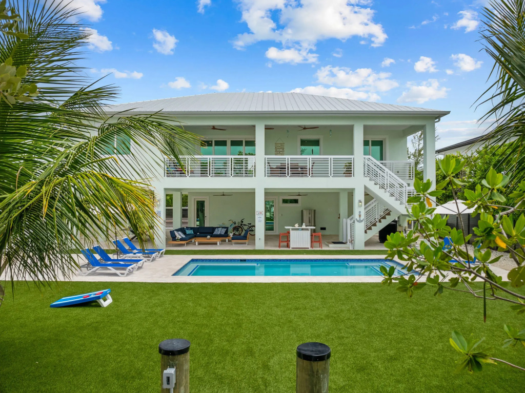 Emerald Oasis Lux Waterfront Gem Pool Kayaks