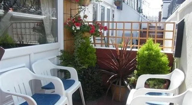Alondra Hotel