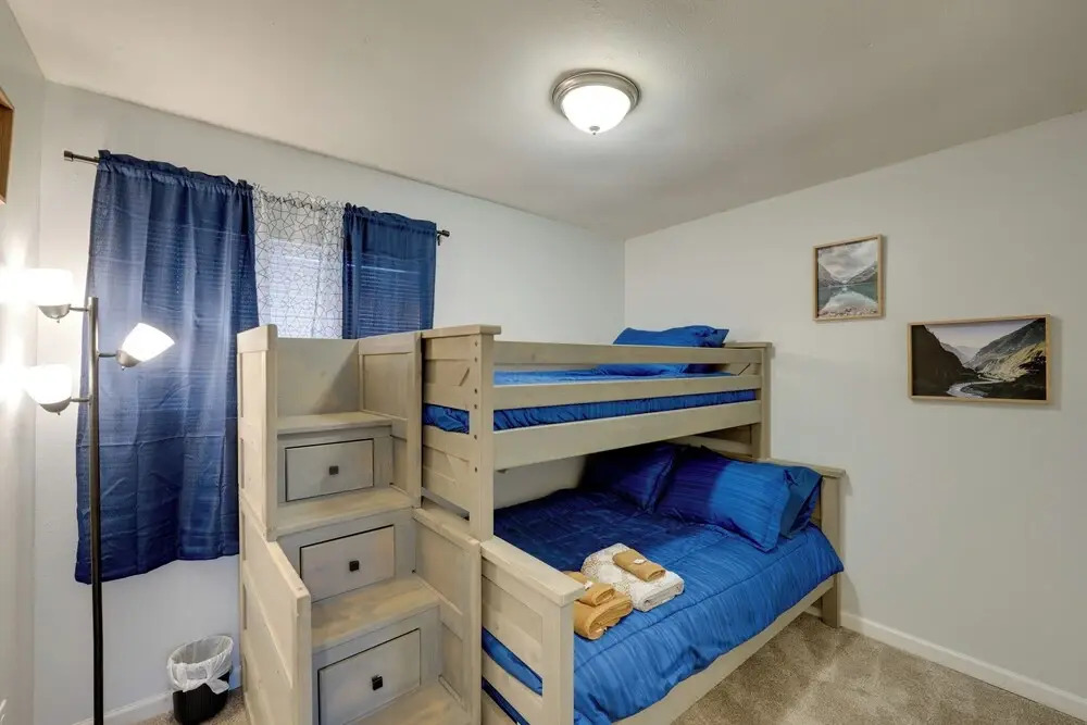 U-med District Townhome w/ Private Yard + Grill