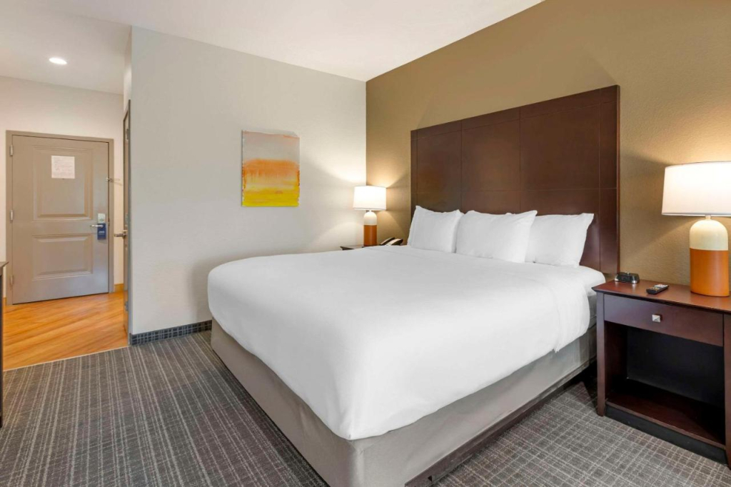 Comfort Inn & Suites Verona at Turning Stone Resort Casino