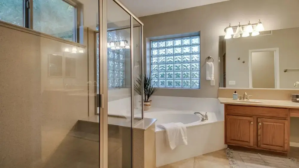 Massive 5 Bdrm Getaway W/pool, Hot Tub, Game Room!