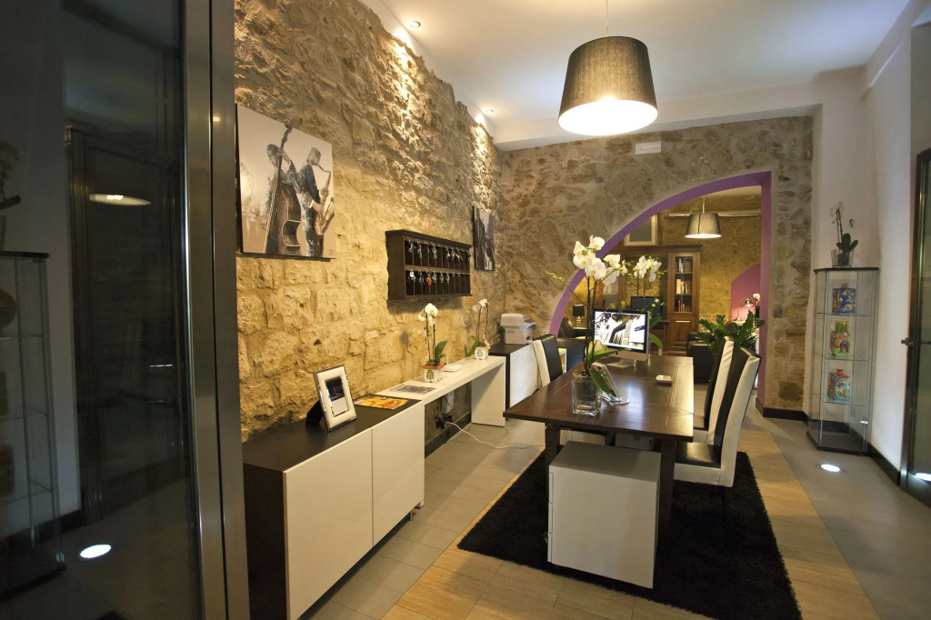 HomeHotels