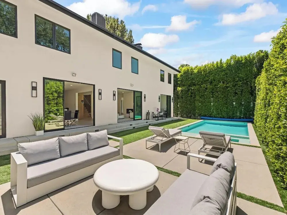 Casa Leona - Modern Masterpiece Behind Private Gates w/ Pool & Chef's Kitchen