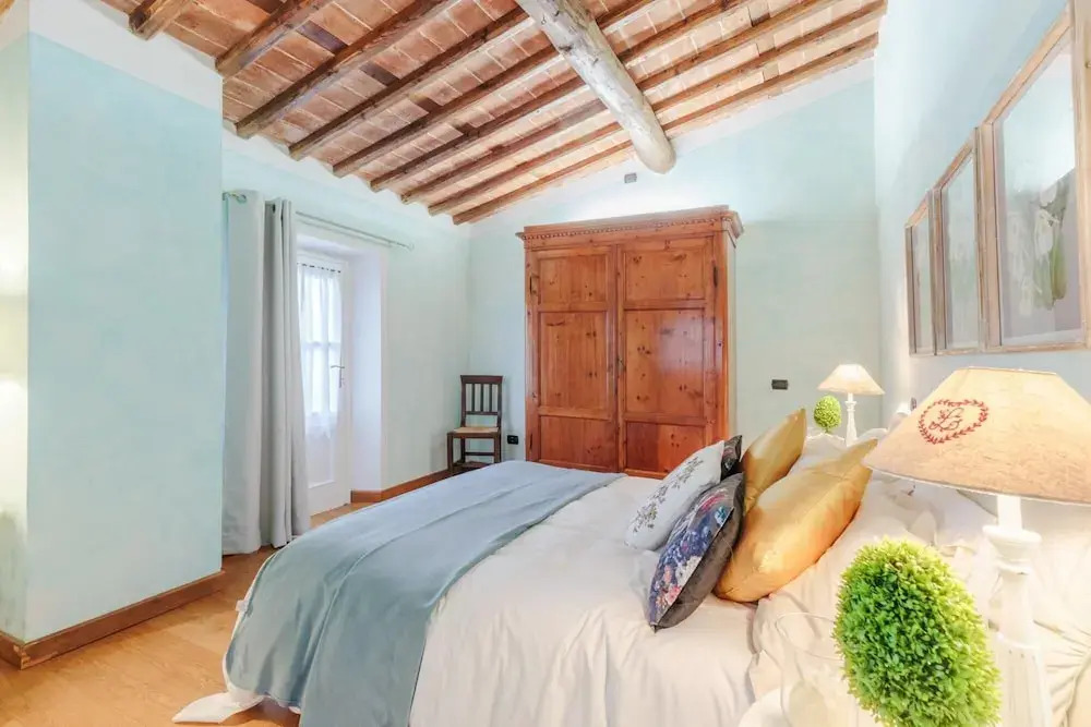 Rondini Farmhouse in Chiatri