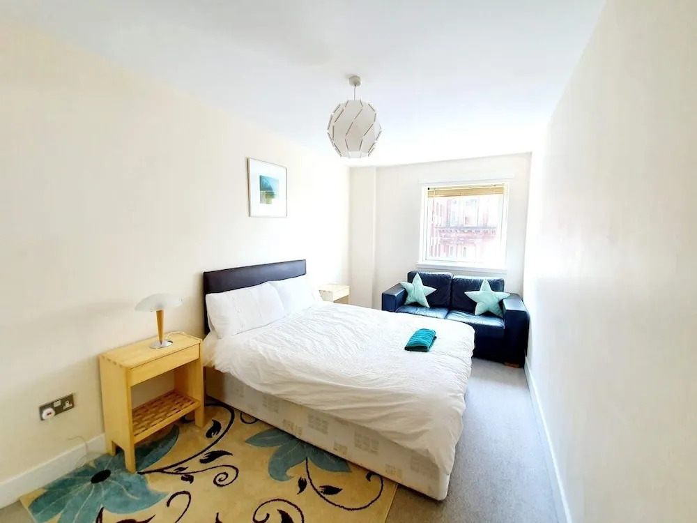 Stunning Spacious  Flat In Glasgow City