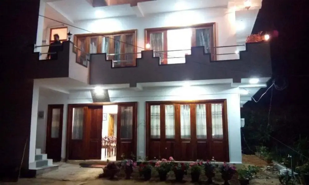Yoho Grand Drive Guest House