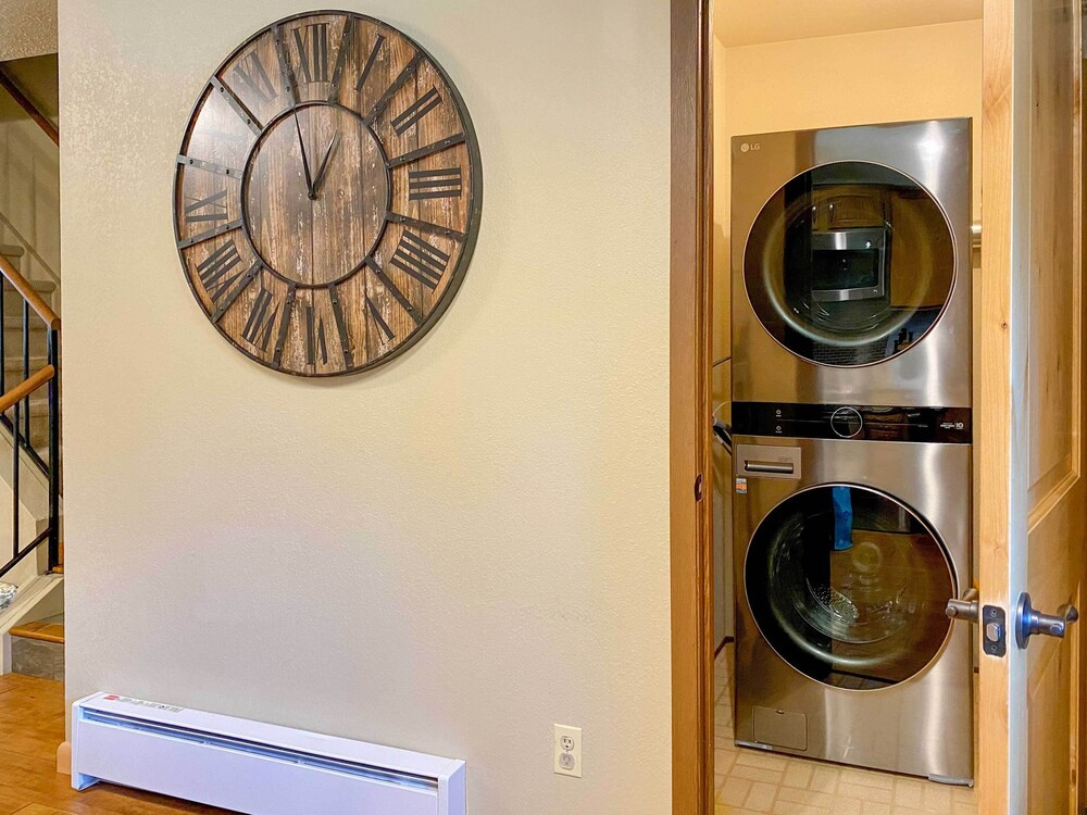 Park Place Deer Camp Condo: Ski-In, Walk To Main St, Lift