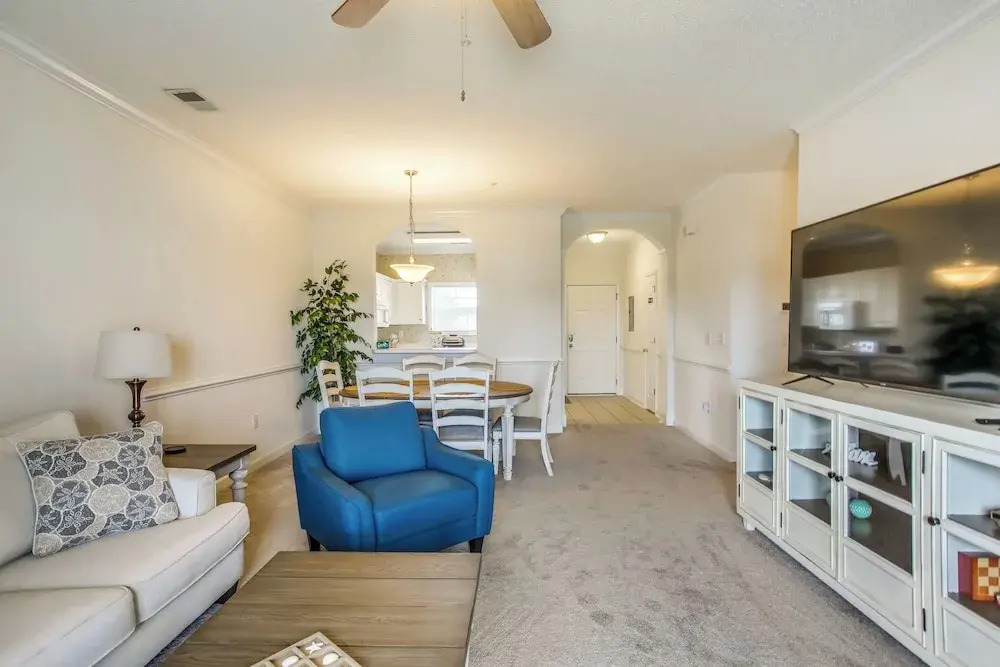7 Mi to Myrtle Beach Boardwalk: Condo w/ Balcony!